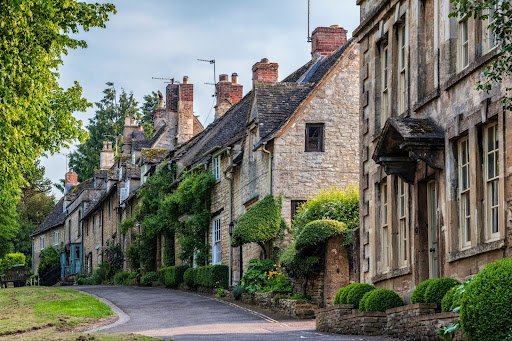 Quaint Cotswold romantic stone cottages on The Hill, in the lovely Burford village, Cotswolds, Oxfordshire
