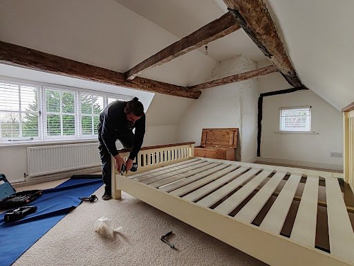 Dismantling a bed